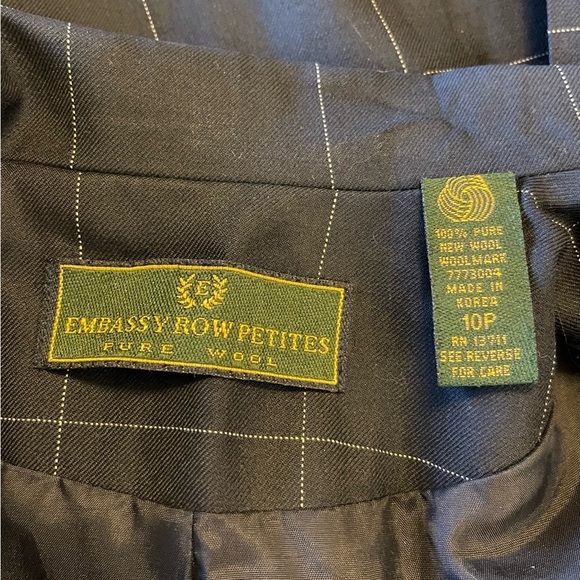 EMBASSY ROW PETITES PANT SUIT - Picture 3 of 4